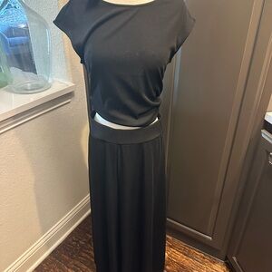 NWT-Pretty Garden 2 piece Black Ribbed knit Skirt & top-Size Med